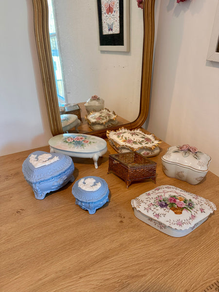 Vintage Floral Basket Jewelry Box